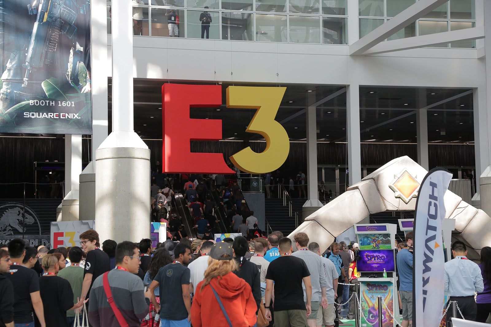 E3