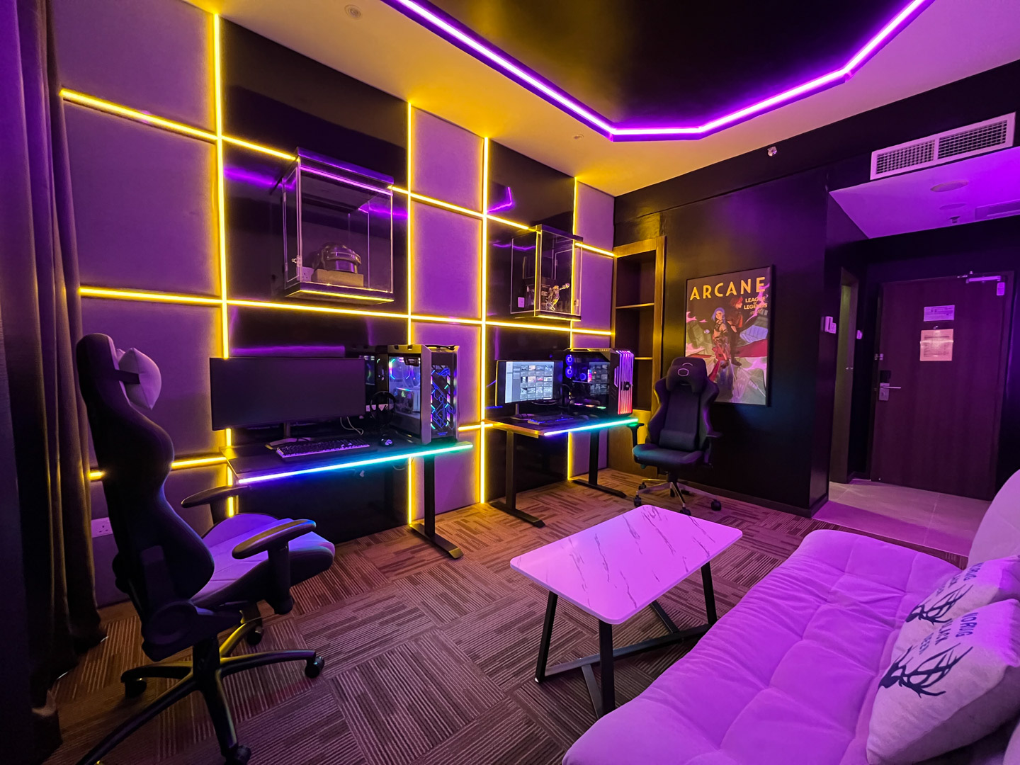 Hotel Game Room: Esports Entertainment for Guests