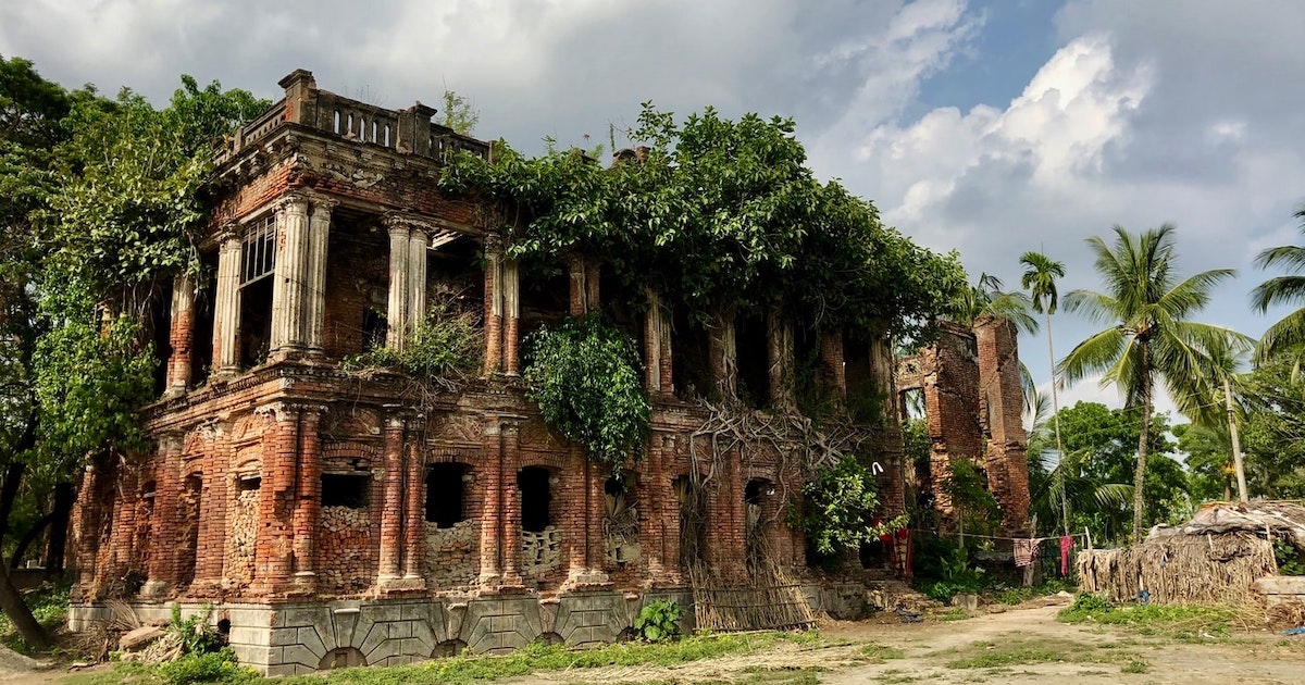 Megascans Digest: Detailing a Brick Mansion in Ruins